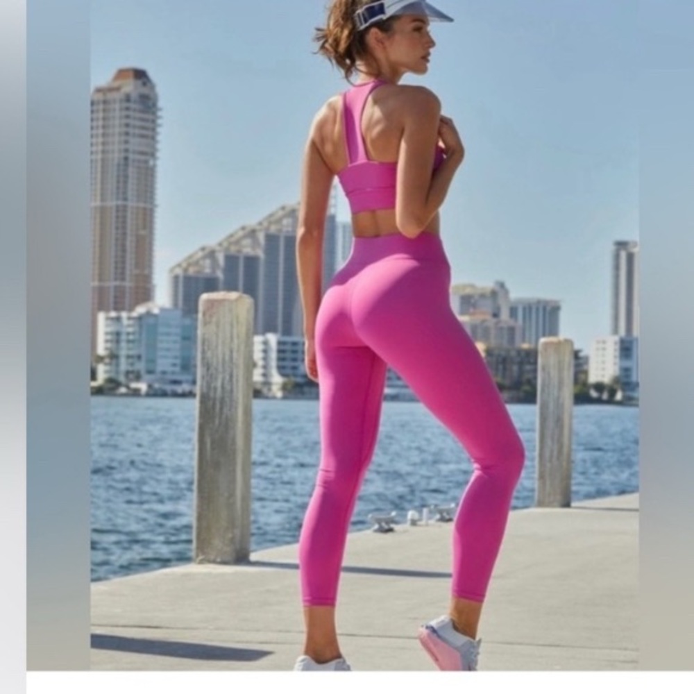 NWOT NOLI YOGA LEGGINGS FUCHSIA S